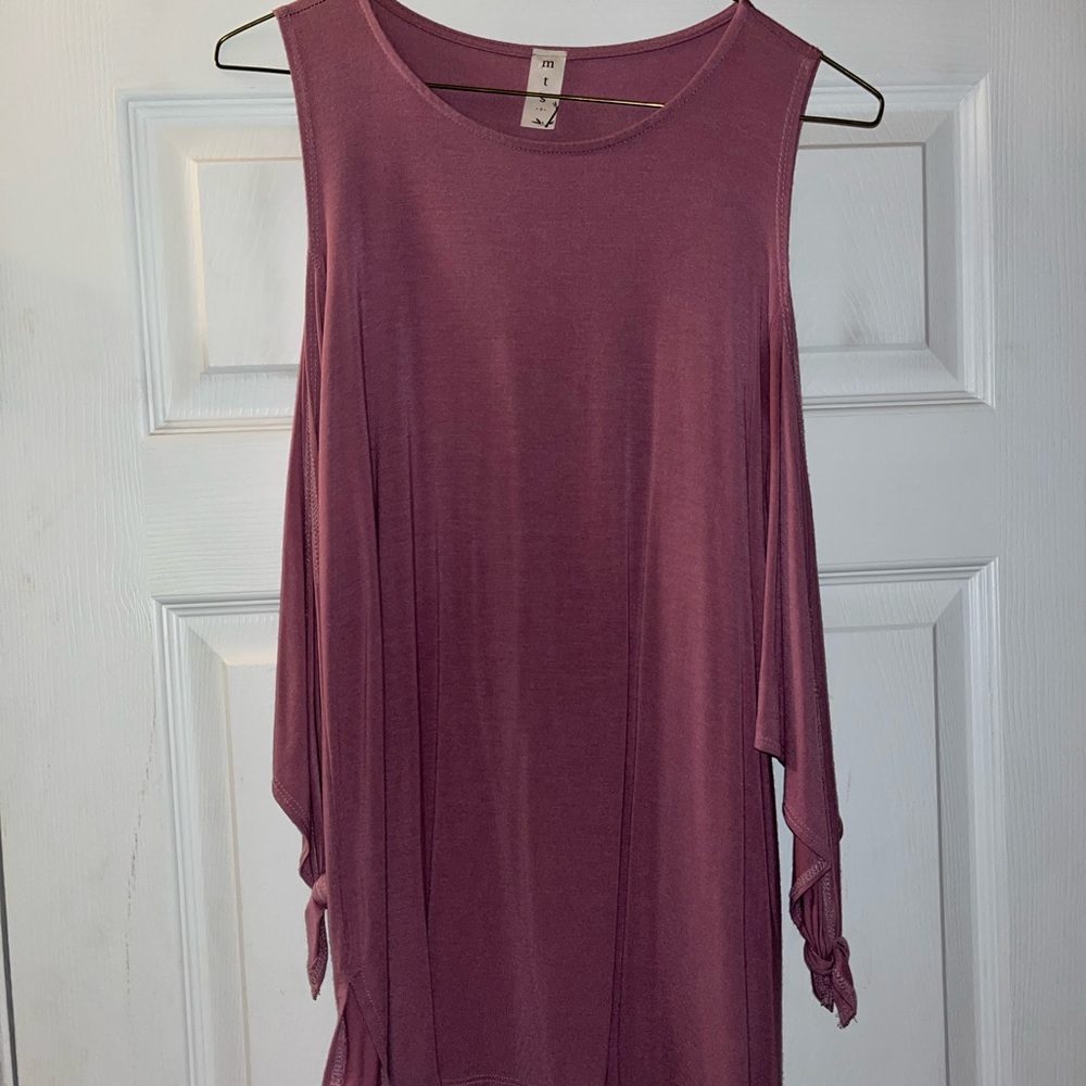 Rose Shoulder Cutout Shirt size S